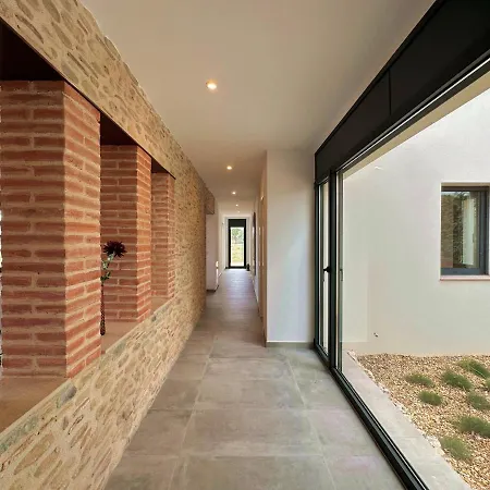 וילה The Private